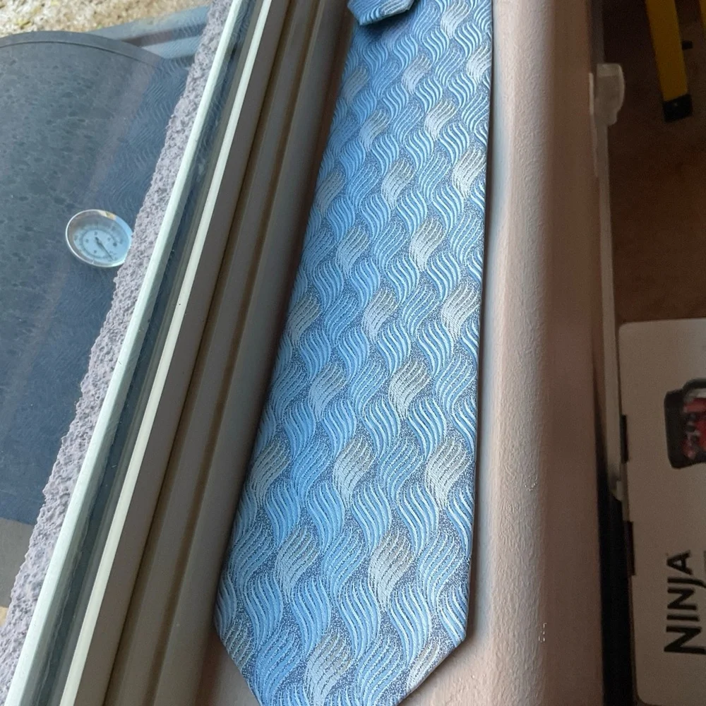 Bruno Piatelli Men Silk Powder Blue Gray Hip Dapper Wavy Pattern  X-Long Tie